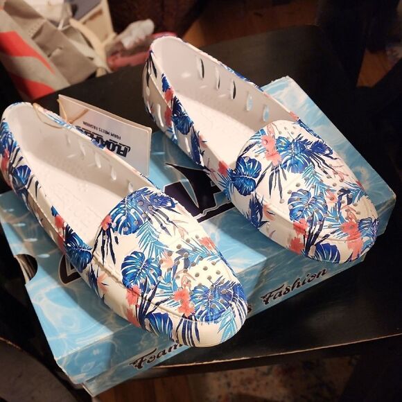 Floral Women's Shoes Floafers size 8 NWT - Picture 1 of 6